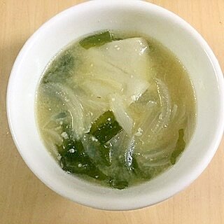 茹で鶏のスープで作る餃子の皮入り味噌汁